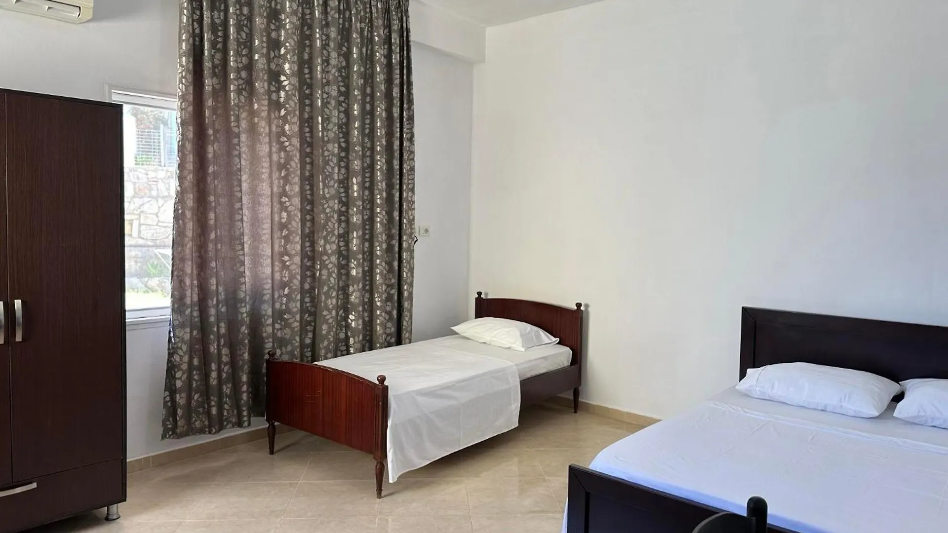Dane Apartment Ksamil Guest house