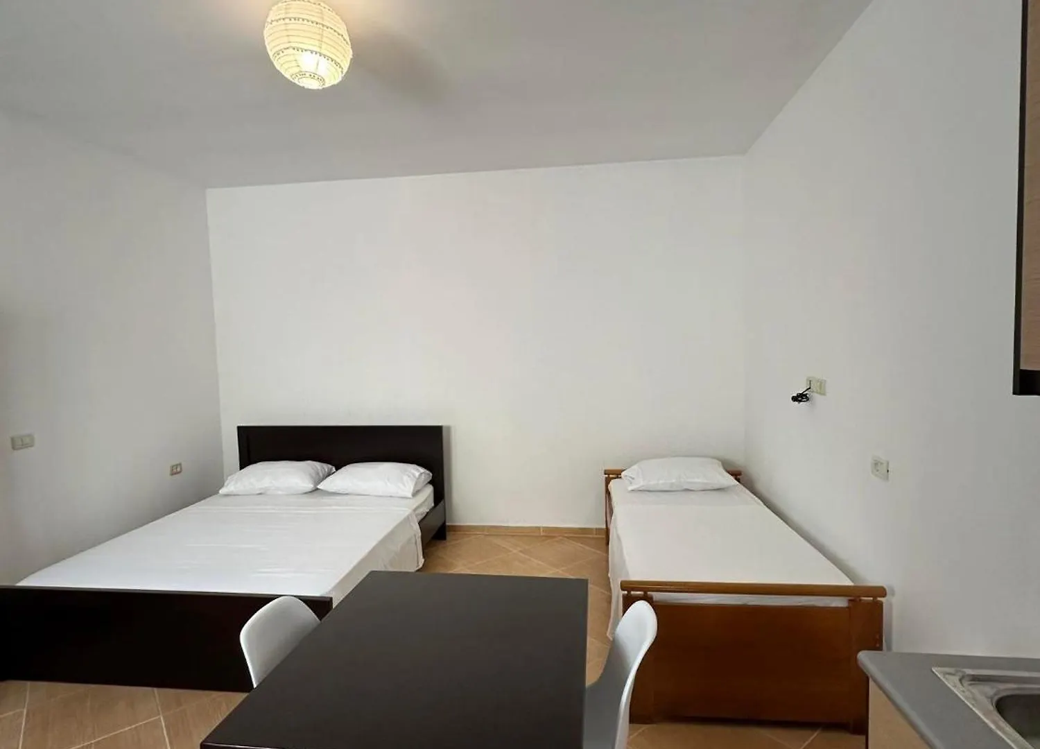 Dane Apartment Ksamil Guest house