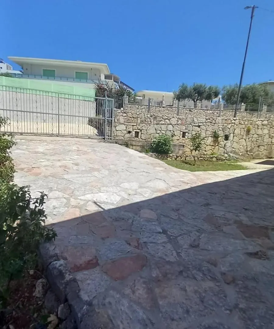 Dane Apartment Ksamil Guest house